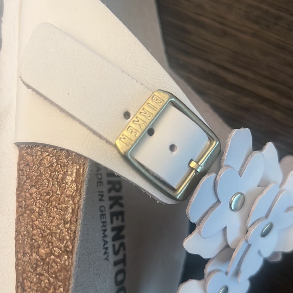 Birkenstock White Sandals with Floral Design - Picture 12 of 13